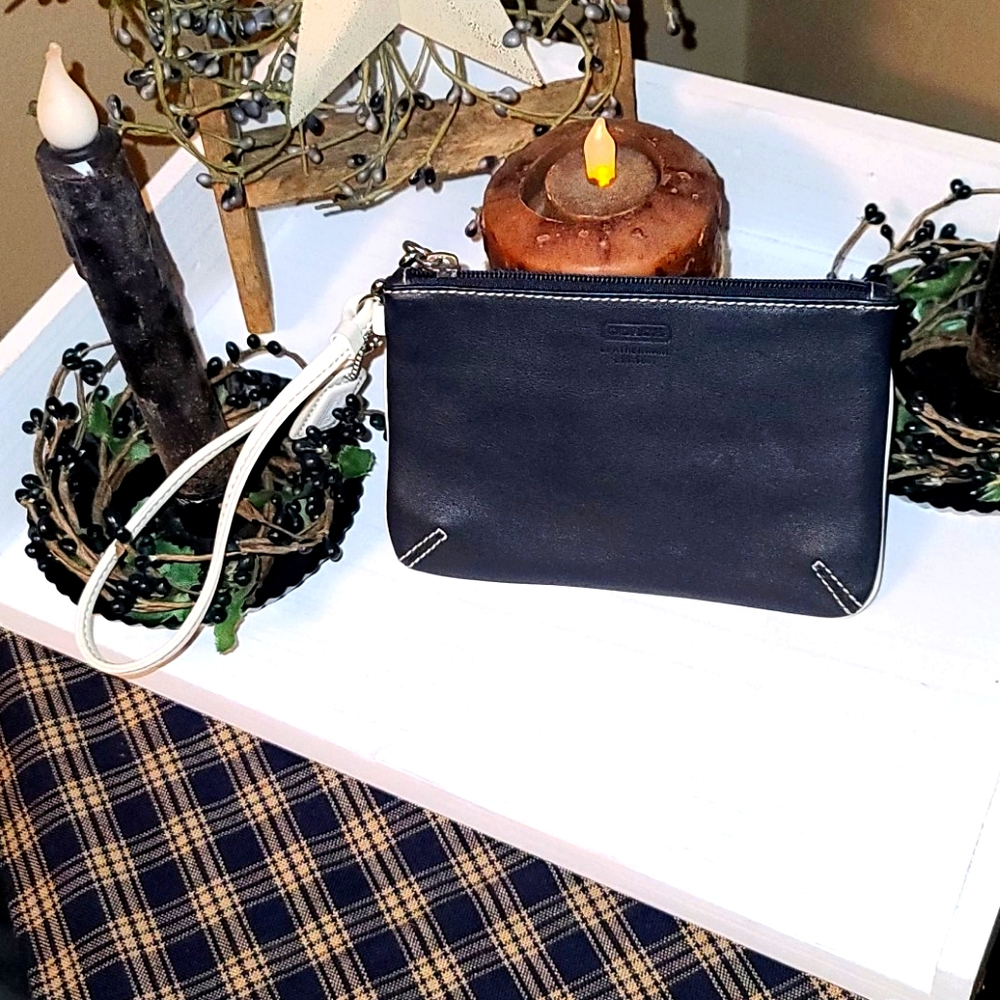 Coach Wristlet - Picture 3 of 4